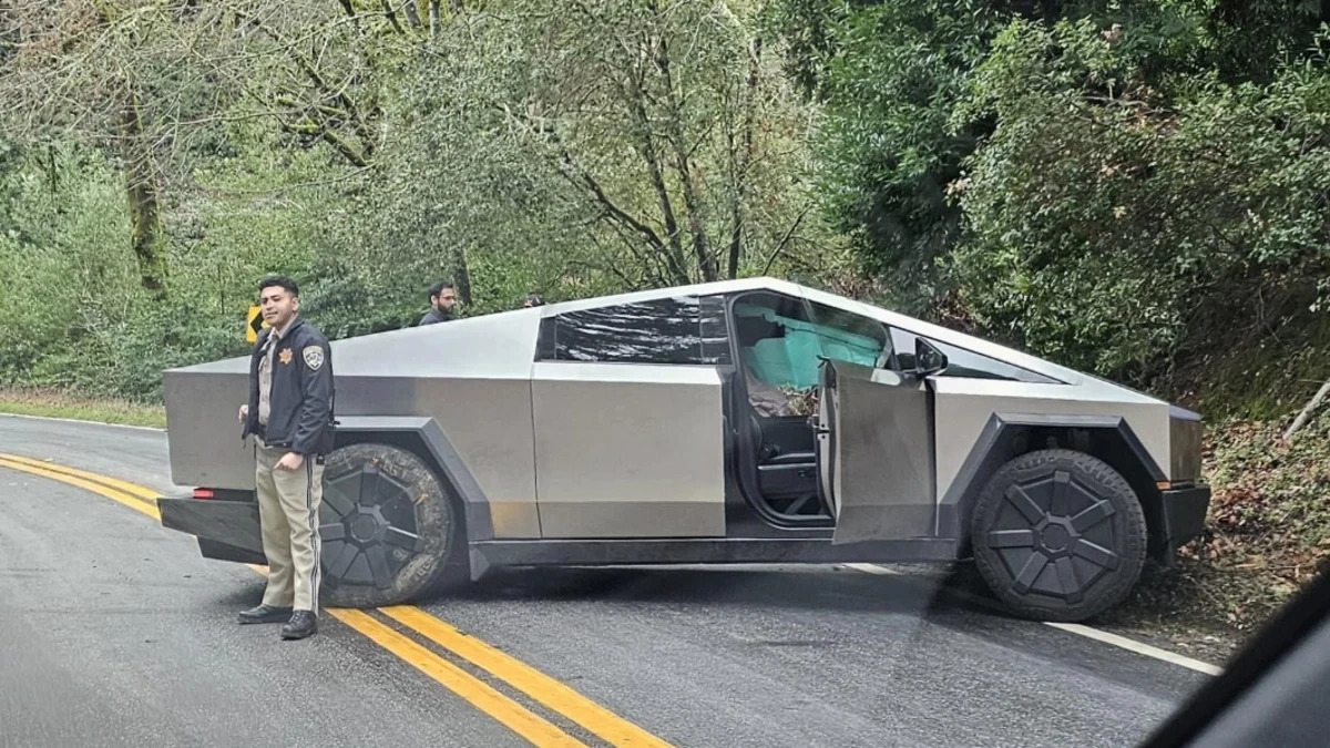 Here's the first Tesla Cybertruck crash on a public road