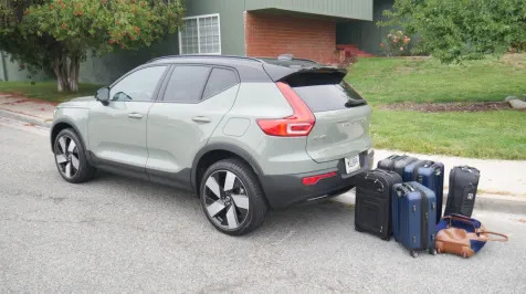 <h6><u>Volvo XC40 Recharge Luggage Test: How much fits in the cargo area?</u></h6>
